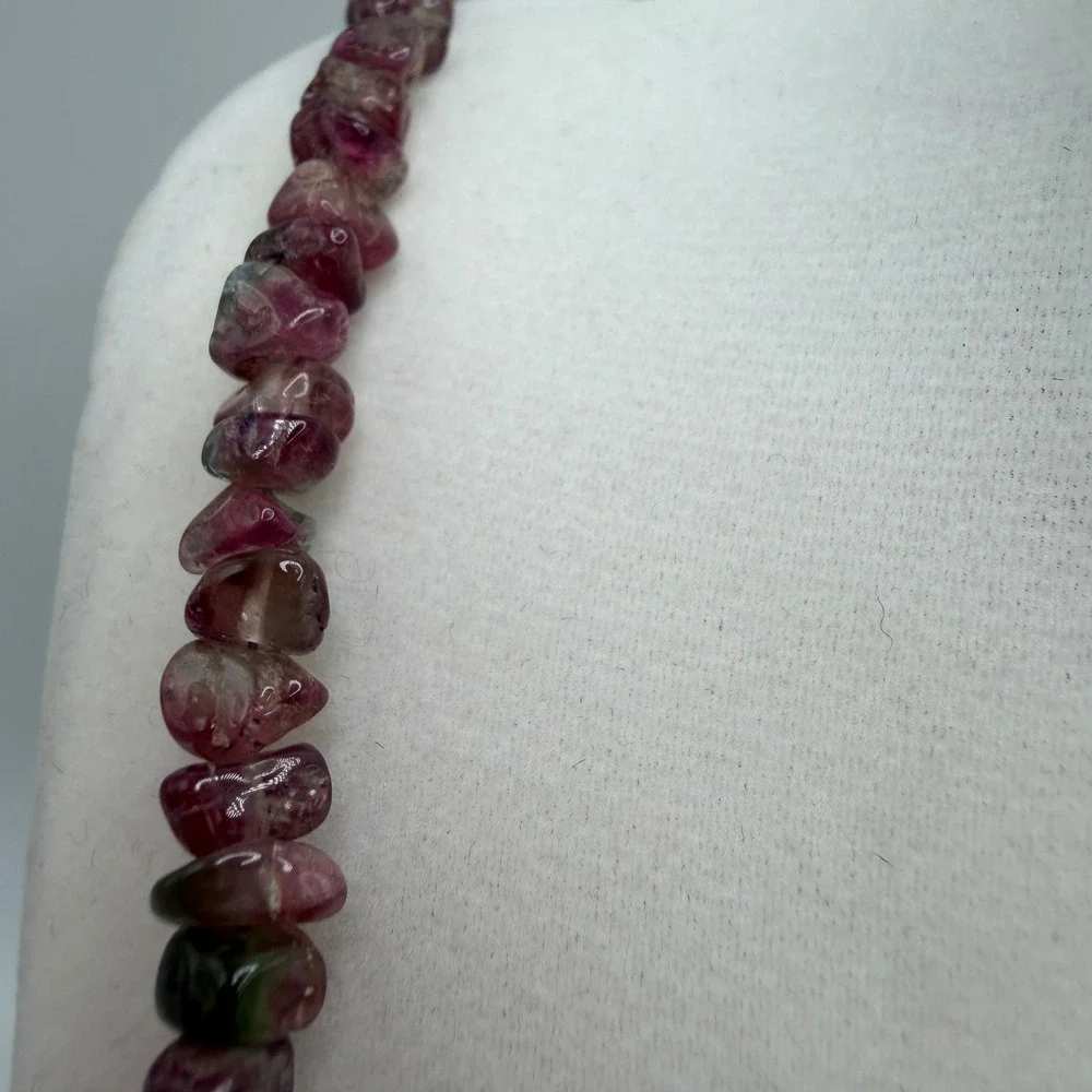 Pink Tourmaline Chip Bead Necklace Silver Tone Rose Flower Pendant Hippie Boho‎